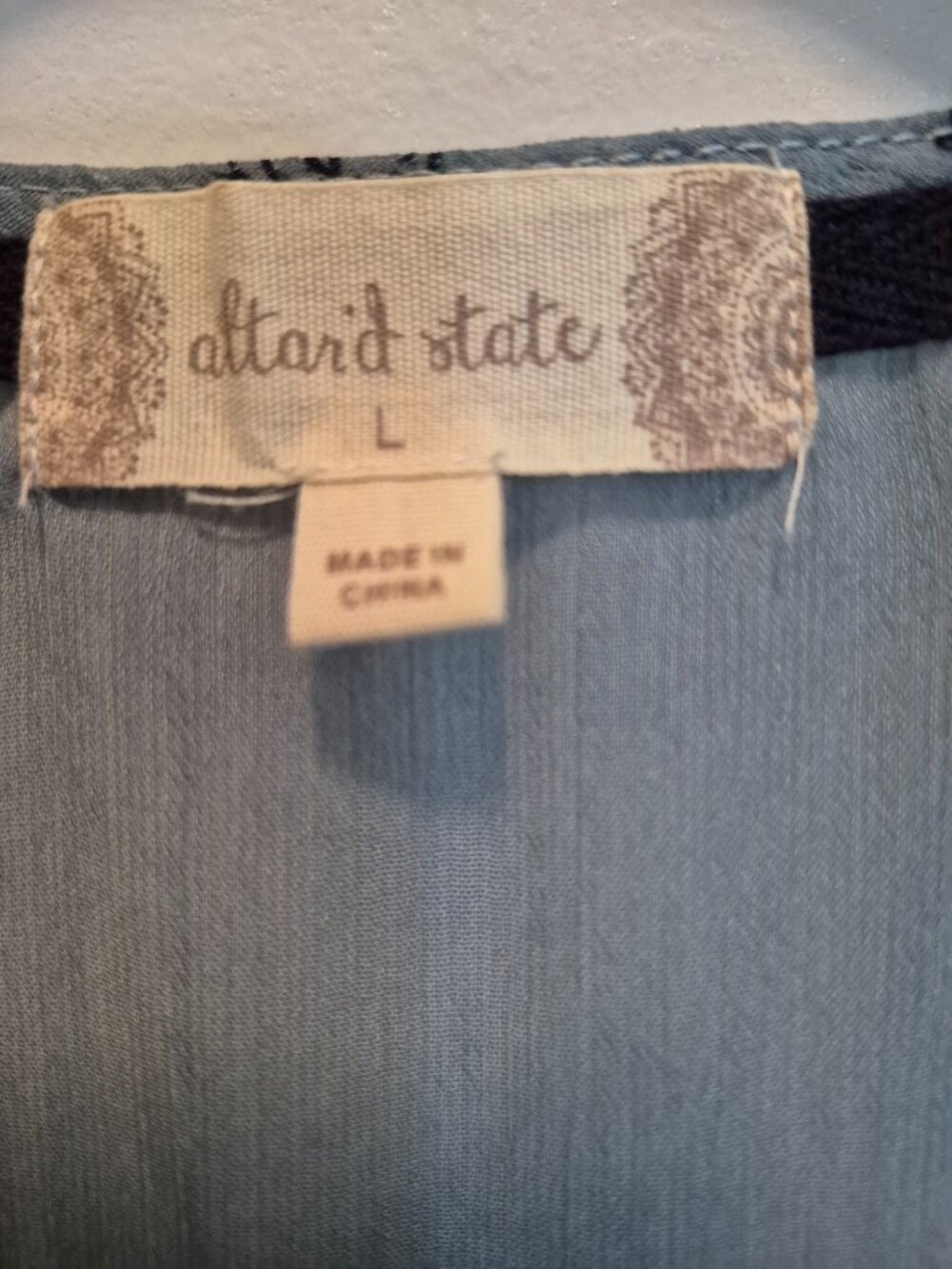 Altar'd States Kimono; Size Large; Excellent Preowned Condition; Lace Trim - Picture 3 of 5